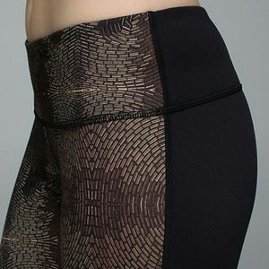 Lululemon limited edition wunder under 3D print 6